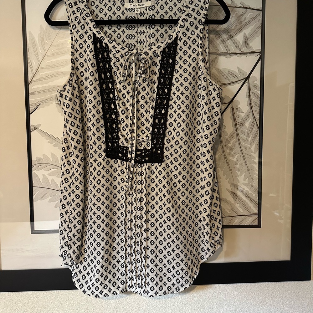 Black Rainn Sleeveless Top